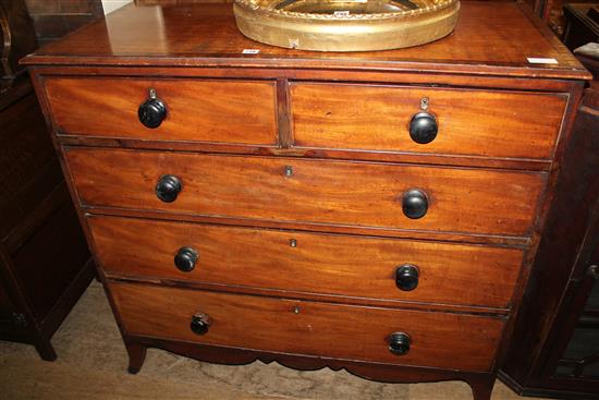 Georgian mahogany chest of drawers